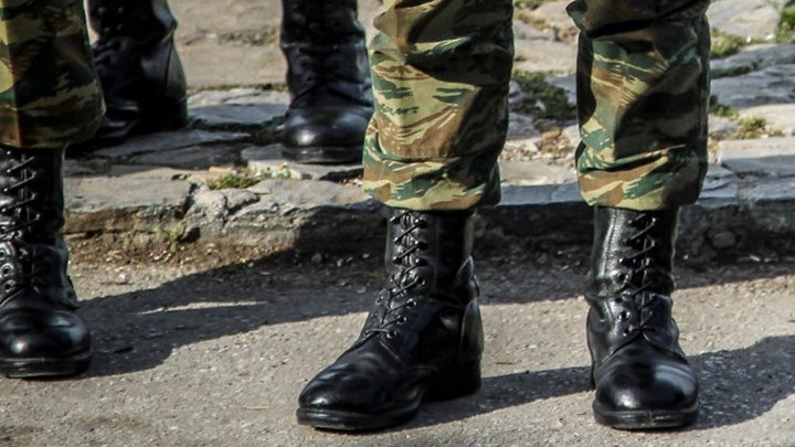 Στη Βουλή το νομοσχέδιο του υπ. Εθνικής Άμυνας: Ποιους αφορά η μείωση της στρατιωτικής θητείας –  Τι αλλάζει για ανυπότακτους και αντιρρησίες συνείδησης