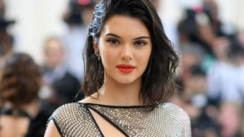 «Ανεβάζει» τη θερμοκρασία η Κένταλ Τζένερ με το σέξι μπικίνι της – ΦΩΤΟ