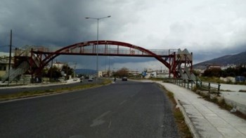 Αστυνομικοί έσωσαν 13χρονη που προσπάθησε να αυτοκτονήσει πηδώντας από γέφυρα