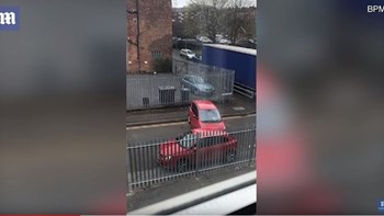 Όσκαρ… μανούβρας – Η προσπάθεια οδηγού να κάνει αναστροφή – ΒΙΝΤΕΟ