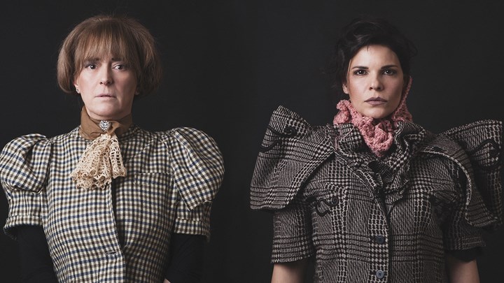 Οι πρώτες φωτογραφίες από τους «Ψιθύρους» που ανεβάζει ο Κοέν στο «Αθηνών»