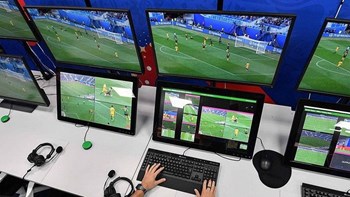 Οι Έλληνες διαιτητές μαθαίνουν τα πάντα για το VAR ενόψει της νέας σεζόν