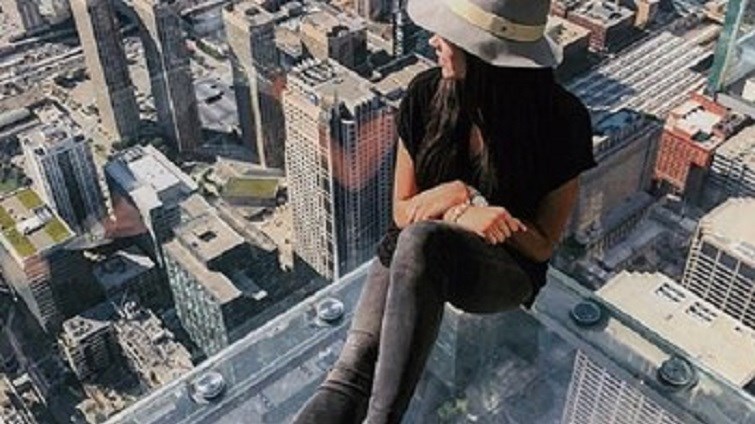 Σκοτώθηκε προσπαθώντας να βγάλει φωτογραφία για τα social media – BINTEO