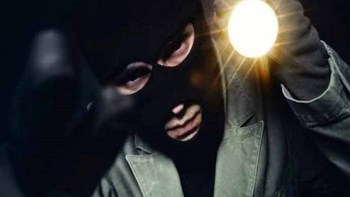 Νύχτα τρόμου για τουρίστες στην Ηλεία – Ληστές εισέβαλαν στο τροχόσπιτο τους