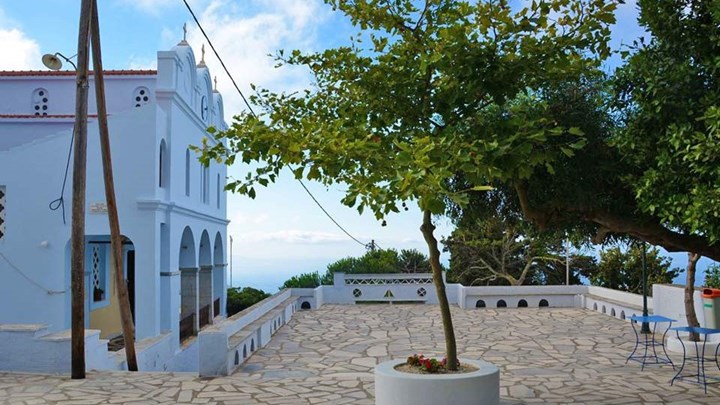 Σπείρα λεηλατεί ναούς και ξωκλήσια στην Τήνο