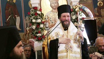 Ενθρονίστηκε ο νέος μητροπολίτης Γλυφάδας Αντώνιος