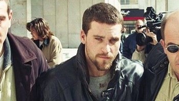 Χωρίς τον Πάσσαρη στο εδώλιο ξεκίνησε η δίκη για τη δολοφονία δύο αστυνομικών