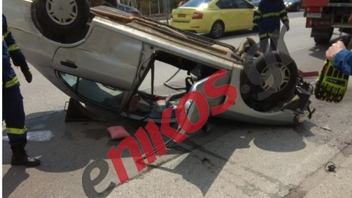 Σοβαρό τροχαίο στη Λαυρίου: Αναποδογύρισε Ι.Χ. – ΦΩΤΟ αναγνώστη