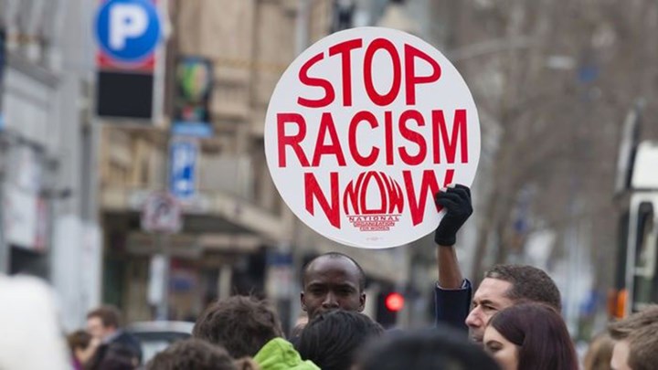 Περισσότερες από 110 ανθρωπιστικές οργανώσεις συνυπογράφουν δήλωση κατά της ακροδεξιάς και του ρατσισμού