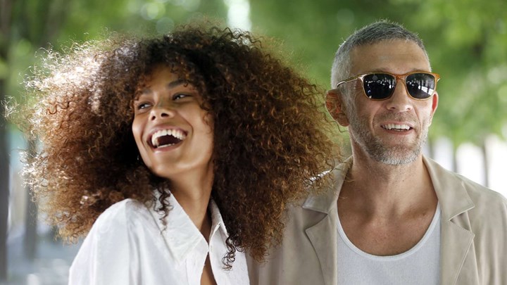 Η νέα σύζυγος του Βενσάν Κασέλ αντιγράφει την… Μπελούτσι – ΦΩΤΟ – ΒΙΝΤΕΟ