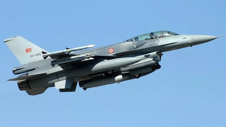 Τουρκικά F-16 παρενόχλησαν το ελικόπτερο που μετέφερε τον Αρχηγό ΓΕΣ