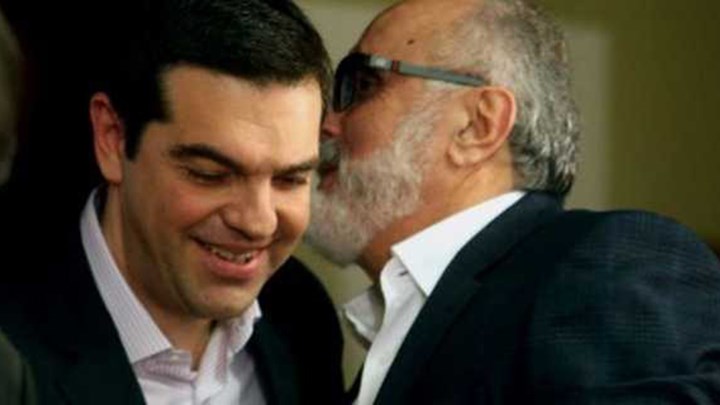 Η θερμή χειραψία Κουρουμπλή-Τσίπρα στην Καλαμάτα – ΦΩΤΟ