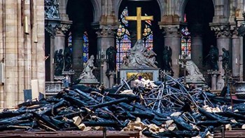 “Σε κατάσταση τοξικού απορρίμματος” η Παναγία των Παρισίων