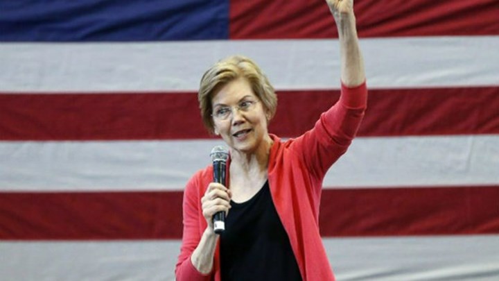 Η γερουσιαστής, Ελίζαμπεθ Γουόρεν ζητεί να κινηθεί διαδικασία καθαίρεσης του Ντόναλντ Τραμπ