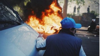 Πεδίο μάχης το Παρίσι – Συγκρούσεις αστυνομικών με τα “κίτρινα γιλέκα” – 110 προσαγωγές – ΦΩΤΟ