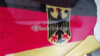 Βαριά “καμπάνα” για τους δύο Γερμανούς στρατιωτικούς που κατέβασαν την ελληνική σημαία
