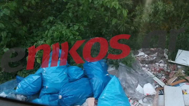 Απέραντη χωματερή η Λεωφόρος Αθηνών στο ύψος της Μονής Δαφνίου – ΦΩΤΟ αναγνώστη