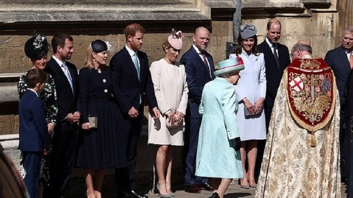 H βασίλισσα Ελισάβετ γιόρτασε τα 93α γενέθλιά της με τα εγγόνια της – Απούσα η Μέγκαν Μαρκλ – ΦΩΤΟ