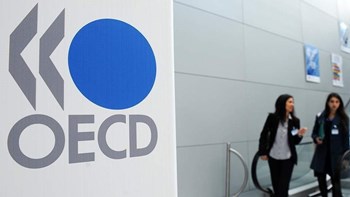 ΟΟΣΑ: Στα επίπεδα του 2013 επανήλθαν πέρυσι οι μισθοί στην Ελλάδα