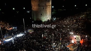 Πλημμύρισε από χιλιάδες φίλους του ΠΑΟΚ ο Λευκός Πύργος – ΒΙΝΤΕΟ – ΦΩΤΟ