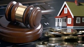 Όλα στο σφυρί