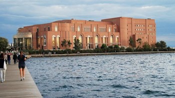 Τραγωδία στη Θεσσαλονίκη: Ερασιτέχνης ψαράς ανασύρθηκε νεκρός από τον Θερμαϊκό