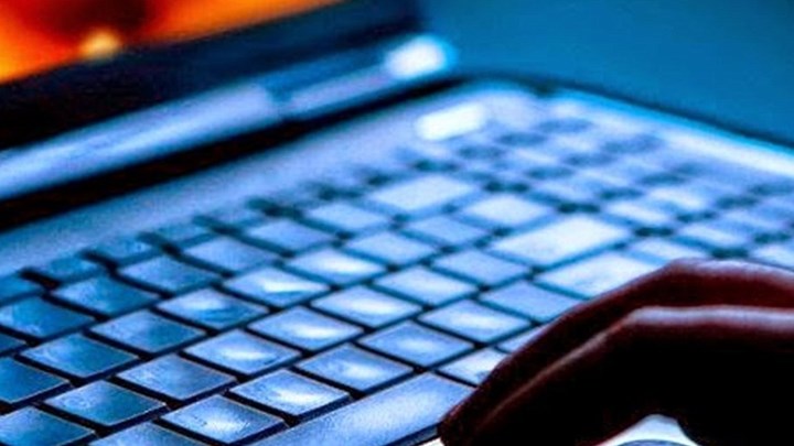 Ανήλικη το έσκασε από το σπίτι για να βρει τον άνδρα που γνώρισε στο Facebook – Πώς γλίτωσε στο παρά πέντε