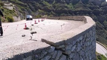 Ανησυχία από την κατάρρευση των υποδομών στη Σαντορίνη – ΦΩΤΟ