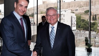 Μητσοτάκης σε Μενέντεζ: Προσβλέπουμε σε ακόμη μεγαλύτερη εμβάθυνση της στρατηγικής σχέσης Ελλάδας και ΗΠΑ – ΒΙΝΤΕΟ