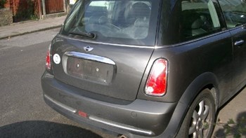 Ο Δήμος Αθηναίων επιστρέφει τις πινακίδες οχημάτων – Τι πρέπει να κάνετε