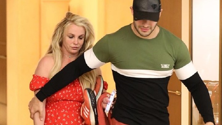 Οι πρώτες εικόνες της Μπρίτνεϊ Σπίαρς μετά την εισαγωγή της στην ψυχιατρική κλινική – ΦΩΤΟ