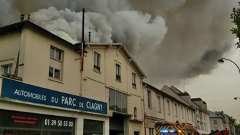 Οι πρώτες εικόνες από τη μεγάλη φωτιά στις Βερσαλλίες – ΦΩΤΟ – ΒΙΝΤΕΟ