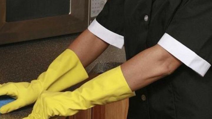 Οικιακή βοηθός βοήθησε τον εραστή και τους συνεργούς του να ξαφρίσουν το σπίτι που εργαζόταν