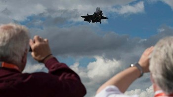 Θρίλερ με τη συντριβή αμερικανικού F-35 στη θάλασσα της Ιαπωνίας