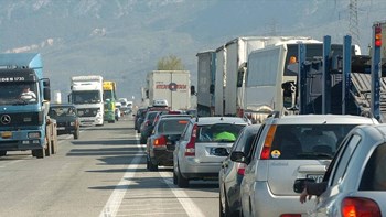 Σε εξέλιξη η έξοδος των εκδρομέων – Πού θα συναντήσουν οι οδηγοί αυξημένη κίνηση