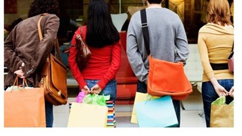 Αντίστροφη μέτρηση για τις ενδιάμεσες εκπτώσεις – Πόσο θα διαρκέσουν – Τι να προσέξουν οι καταναλωτές