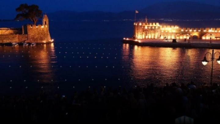 Εντυπωσιακές εικόνες από την περιφορά των Επιτάφιων στη Ναύπακτο – ΒΙΝΤΕΟ – ΦΩΤΟ