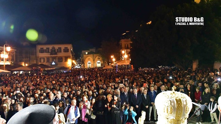 Χιλιάδες πιστοί στην συνάντηση των Επιτάφιων στο Ναύπλιο – ΒΙΝΤΕΟ – ΦΩΤΟ
