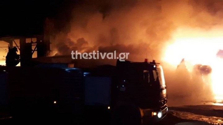Υπό έλεγχο η πυρκαγιά σε εργοστάσιο ανακύκλωσης στη Σίνδο – BINTEO – ΦΩΤΟ