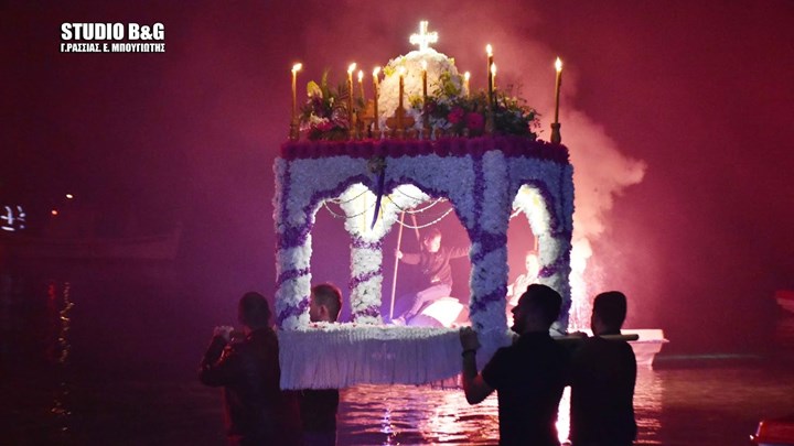 Η περιφορά του Επιτάφιου στο Τολό Αργολίδας – ΒΙΝΤΕΟ – ΦΩΤΟ