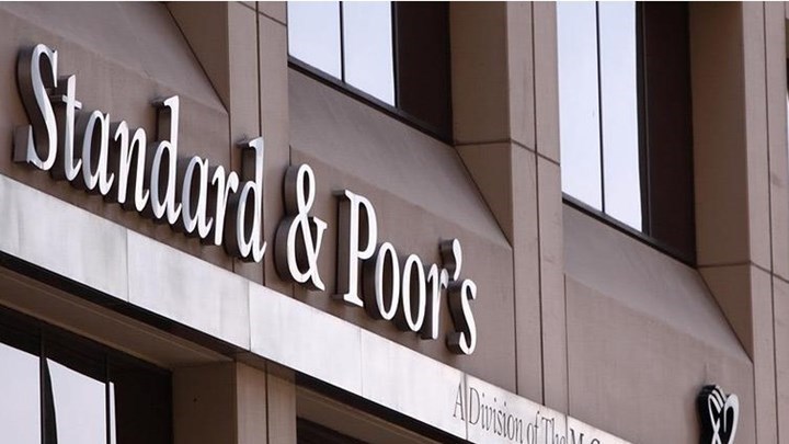 Ο S&P επιβεβαίωσε το μακροπρόθεσμο αξιόχρεο της Ελλάδας Β+ με θετική προοπτική