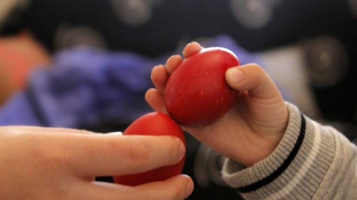 Πασχαλινά αυγά: Πώς καταλαβαίνουμε αν είναι φρέσκα – Κίνδυνοι και θρεπτική αξία