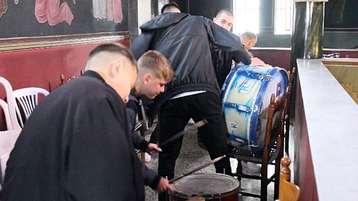 Με τυμπανοκρουσίες η πρώτη Ανάσταση στον Πεντάλοφο Ωραιοκάστρου – ΒΙΝΤΕΟ