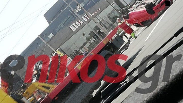 Τροχαίο στην Εθνική οδό Αθηνών-Λαμίας – Αναποδογύρισε αυτοκίνητο – ΦΩΤΟ αναγνώστη