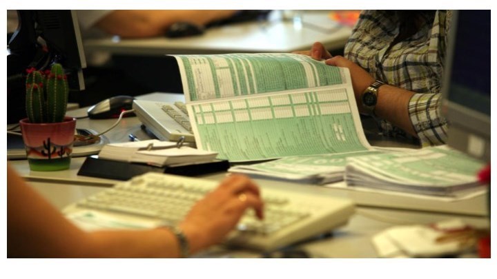 Σας αφορά: Ποιοι πρέπει να περάσουν από την εφορία πριν από την υποβολή της δήλωσής τους