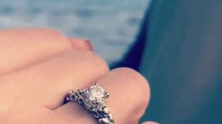 Ελληνίδα τραγουδίστρια δέχτηκε πρόταση γάμου και το ανακοίνωσε μέσω Instagram – ΒΙΝΤΕΟ