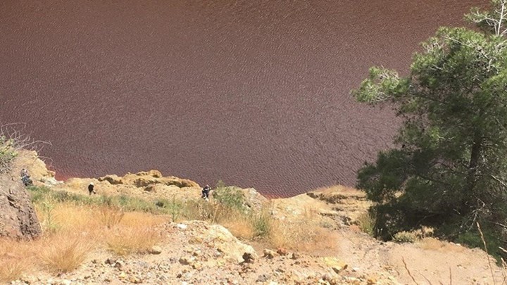 Σε εξέλιξη οι έρευνες για τον εντοπισμό των σορών στην Κόκκινη Λίμνη στην Κύπρο