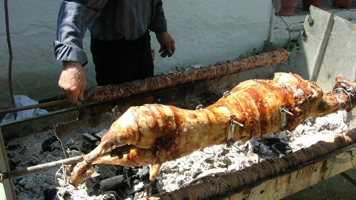 Και ο Όμηρος έτρωγε… αρνί στη σούβλα