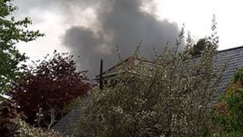 Μεγάλη φωτιά κοντά στο αεροδρόμιο Χίθροου του Λονδίνου – ΦΩΤΟ