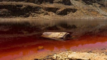 Αγωνία για τις εξελίξεις στην Κύπρο – Συνεχίζεται η επιχείρηση για την ανάσυρση της δεύτερης βαλίτσας – ΒΙΝΤΕΟ